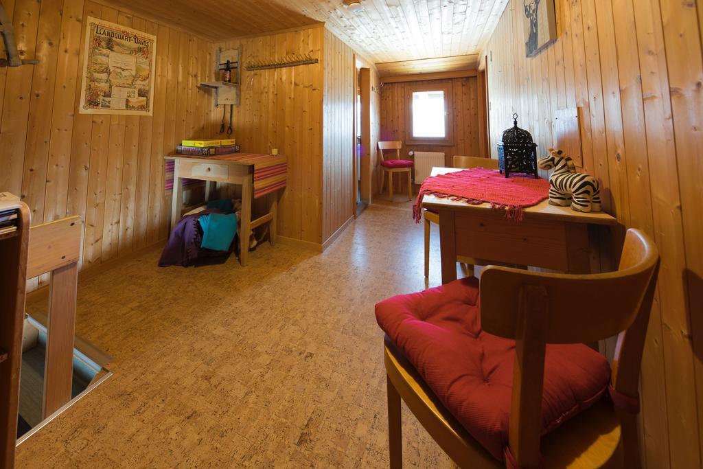 Gaestehaus Alpina In Fanas Bagian luar foto
